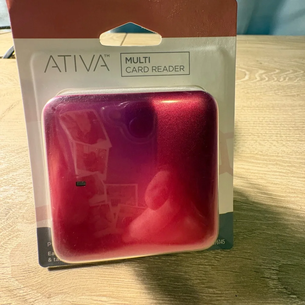 Multi card reader. Ativa card reader. Transfer from camera phone to computer.